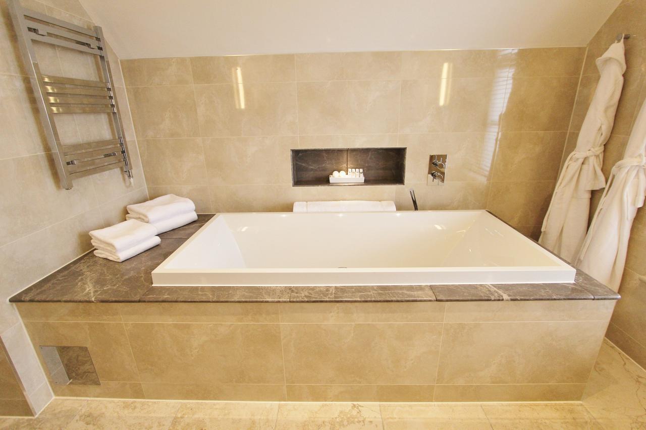 Cae Court Hotel Bridgend  Εξωτερικό φωτογραφία